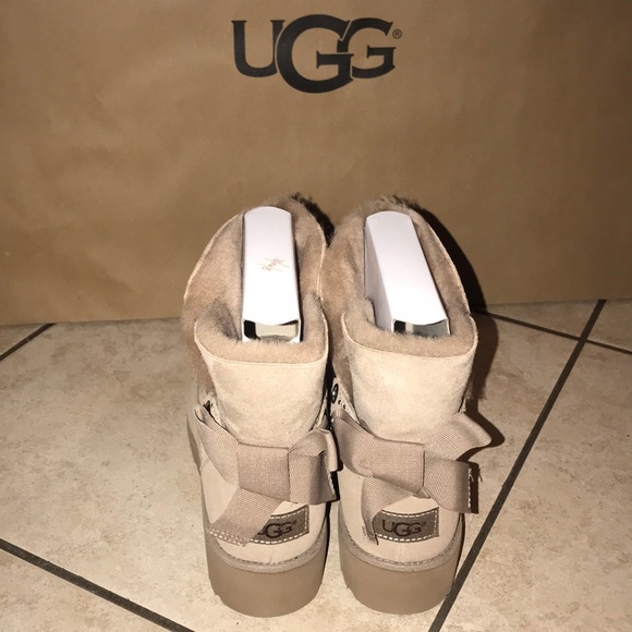 Women’s UGG ALISIA FAWN MINI BOOTS - Picture 4 of 9